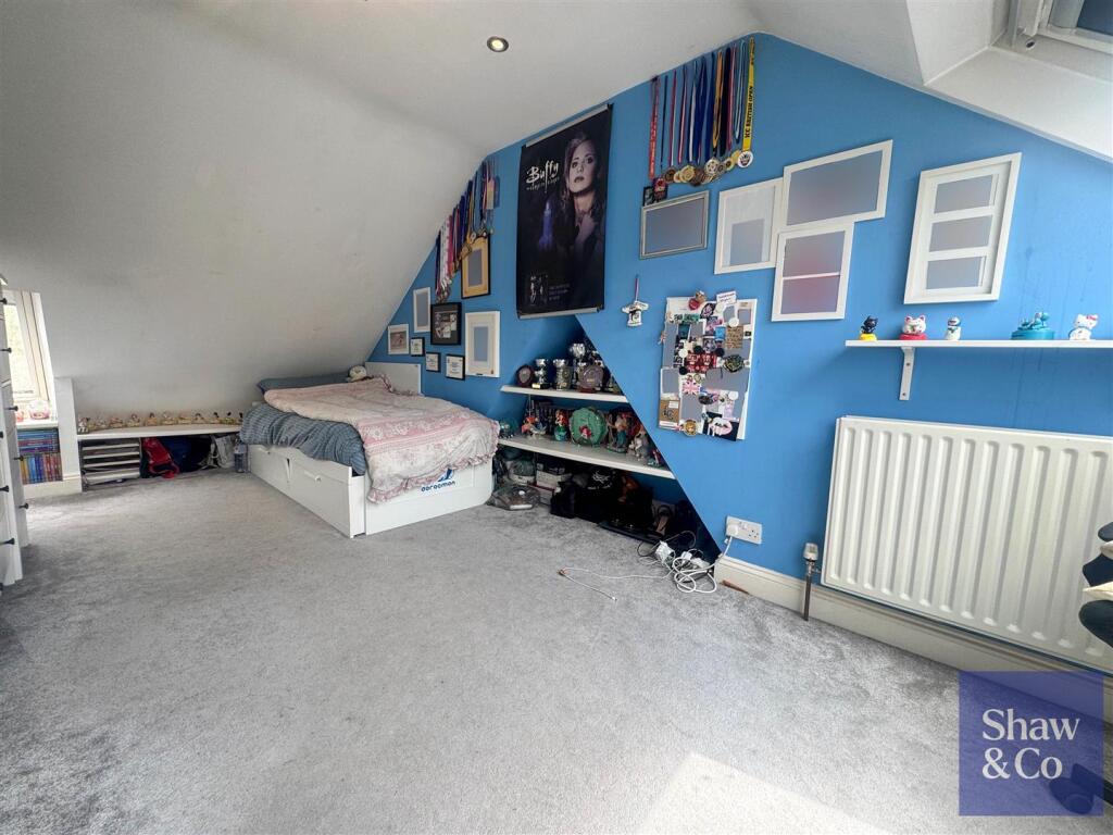 Bed 4.jpeg