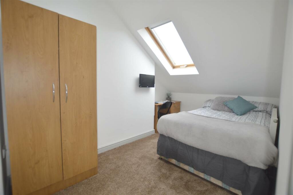 60 Balmoral Terrace Orange Bedroom.JPG