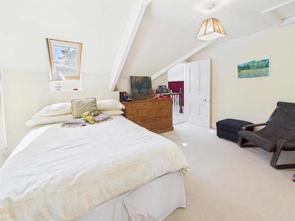 BEDROOM 4