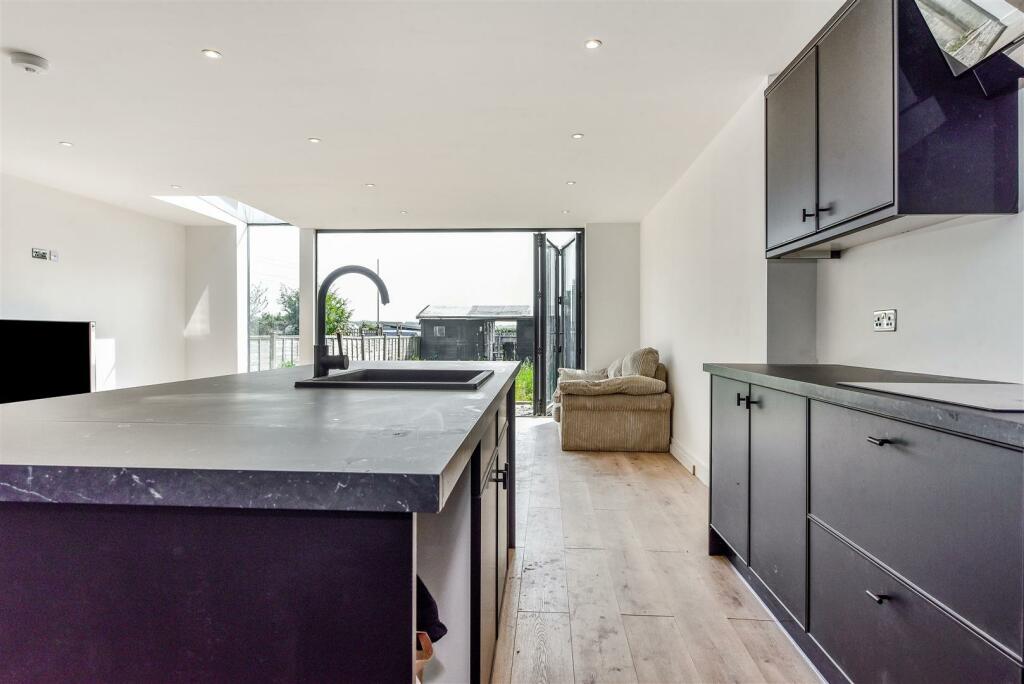 Kitchen Island.jpg
