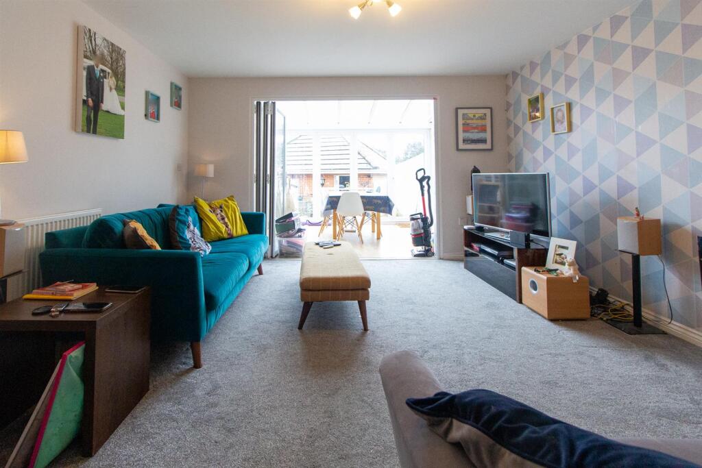 66 Cedar Av - Lounge-2.jpg