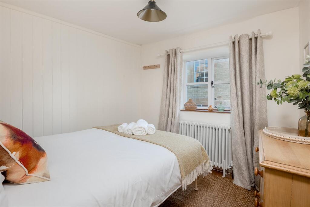 Windsor Cottage 2004-14.jpg