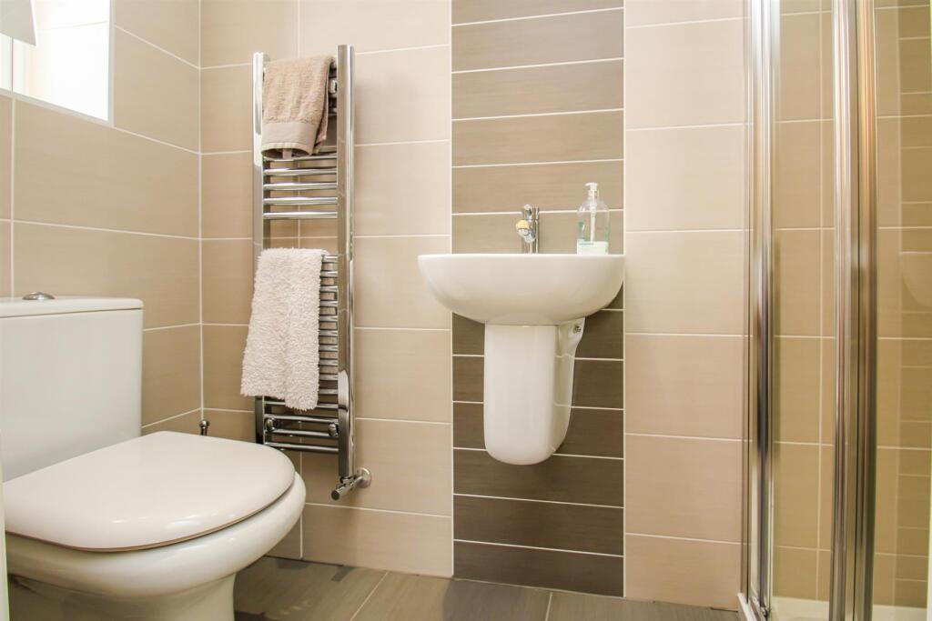 EN SUITE SHOWER ROOM/W.C.