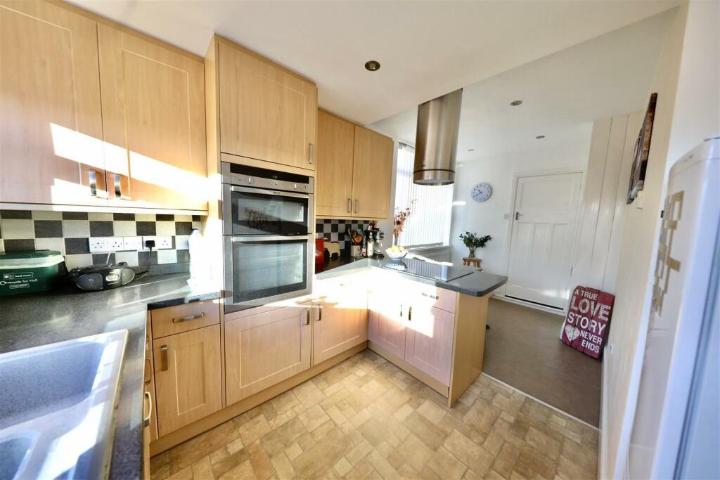 32 Allderidge - Kitchen 2.jpg