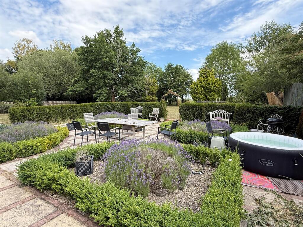 Grd patio 1.JPG
