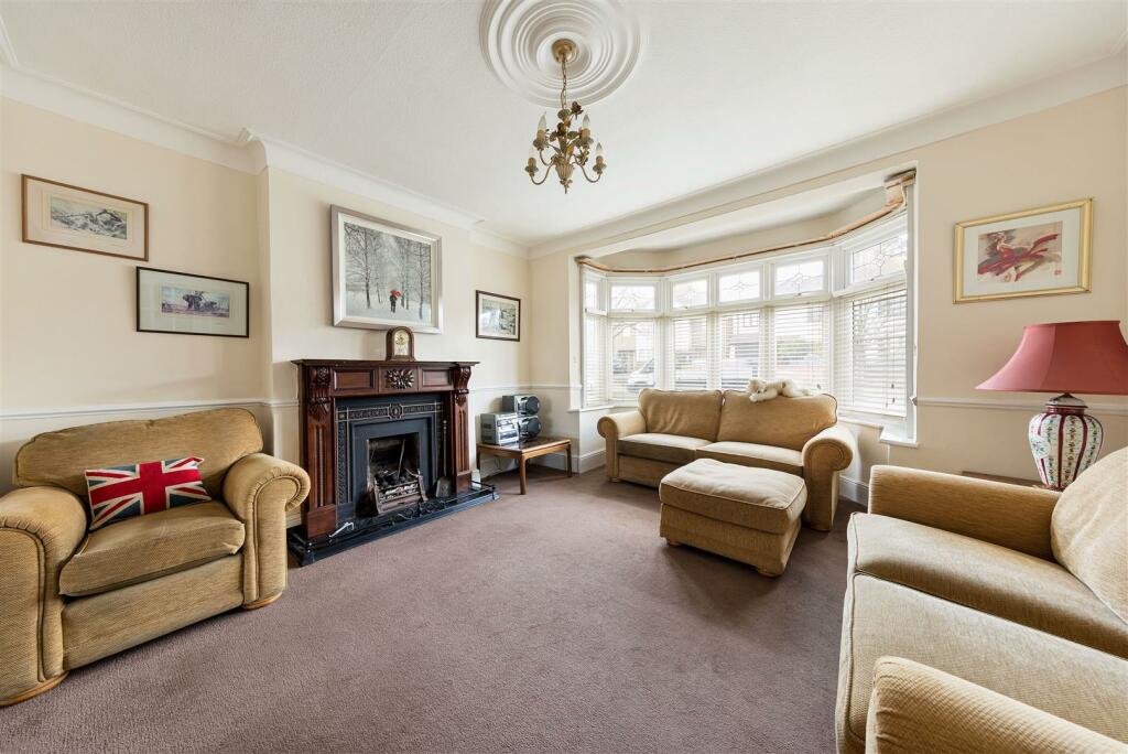 Larkshall Road, E4