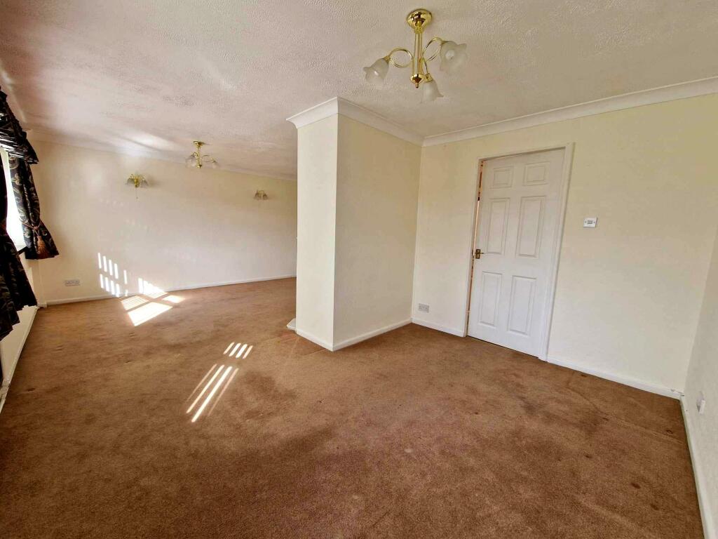 Lounge/dining area
