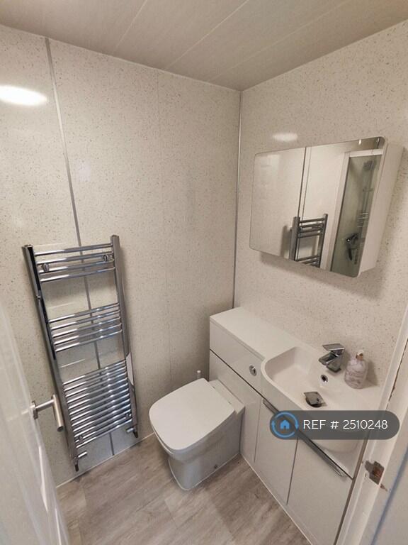 Downstairs Wc / Shower