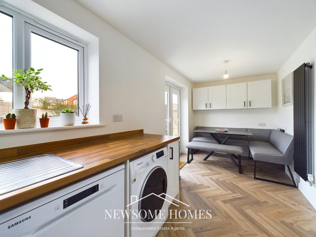 Kitchen/ Dining