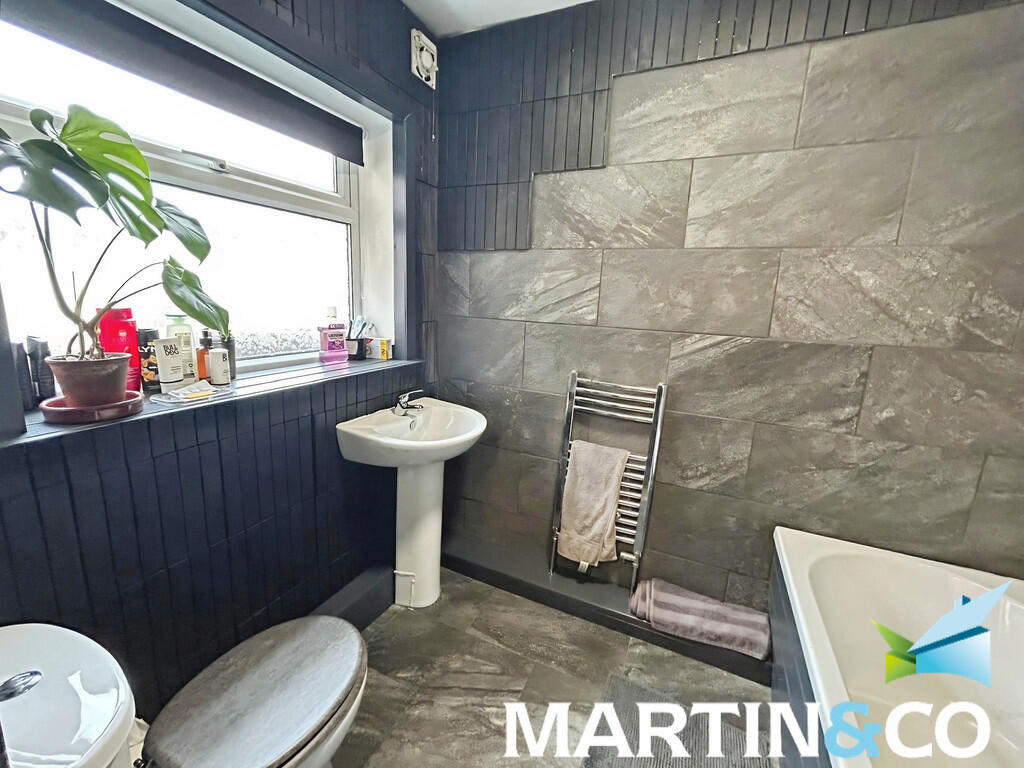 2af9b7cf-IMG-2025...