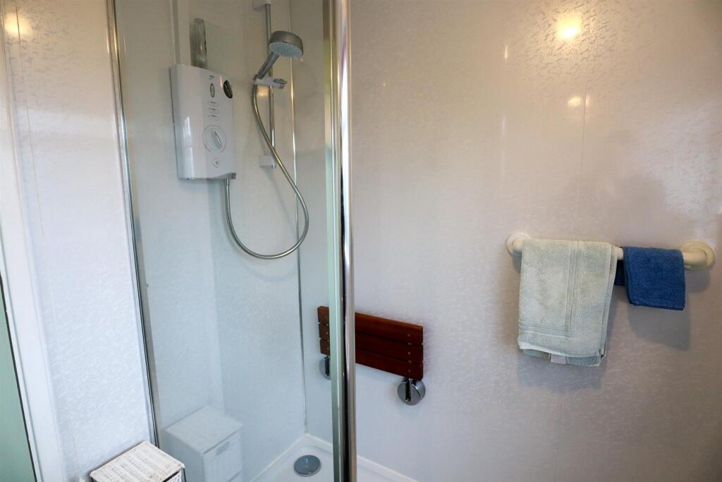 Shower room (2).jpg