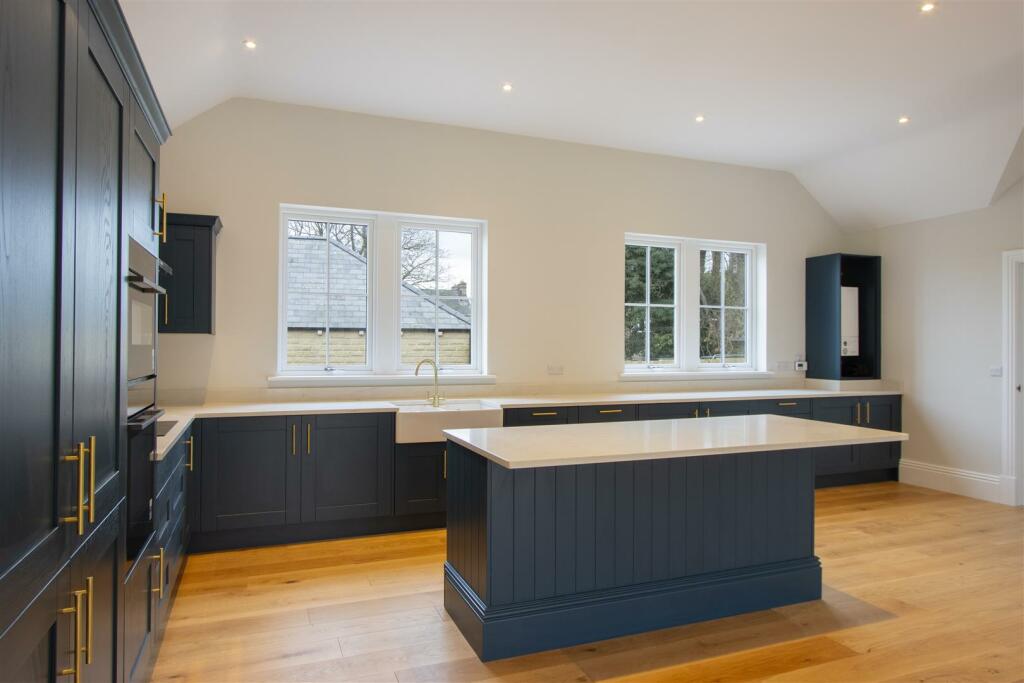 Kitchen 2.jpg