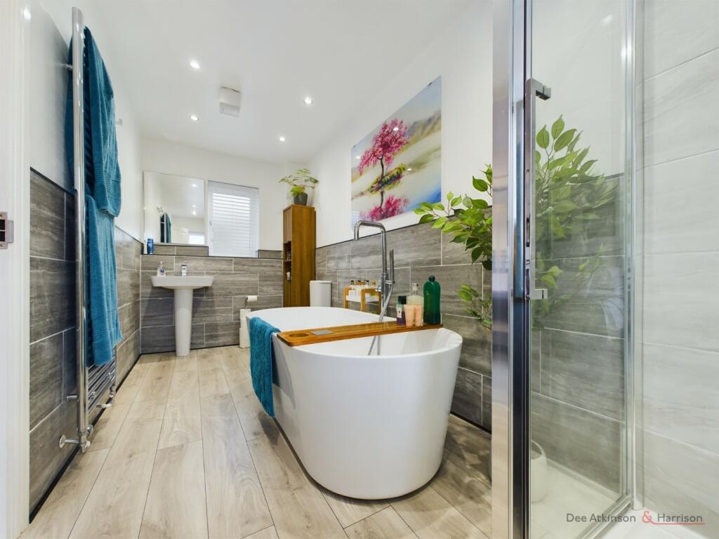 Bedroom One En-suite