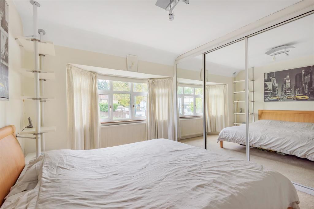 Bedroom 1.jpg