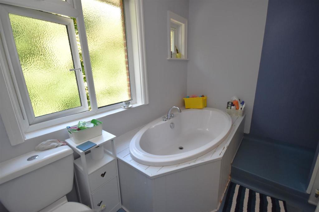 Bathroom.JPG