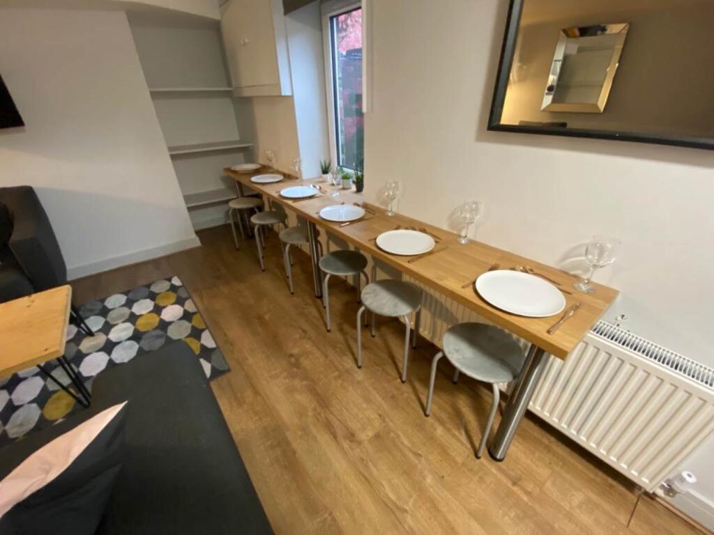 Lounge &amp; Dining (3)
