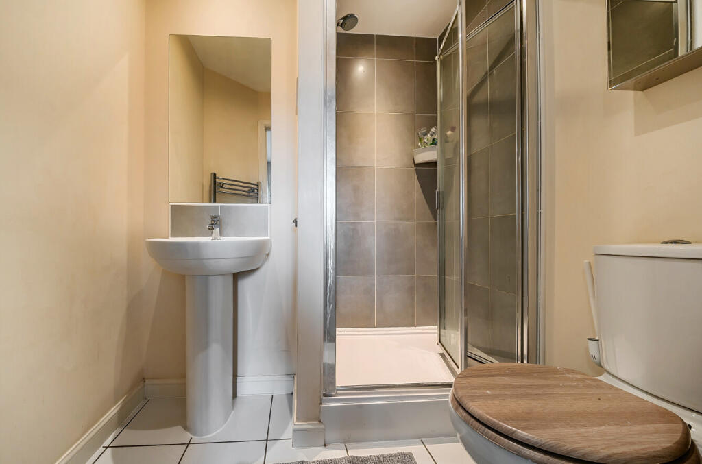 1376233-10-690c87...