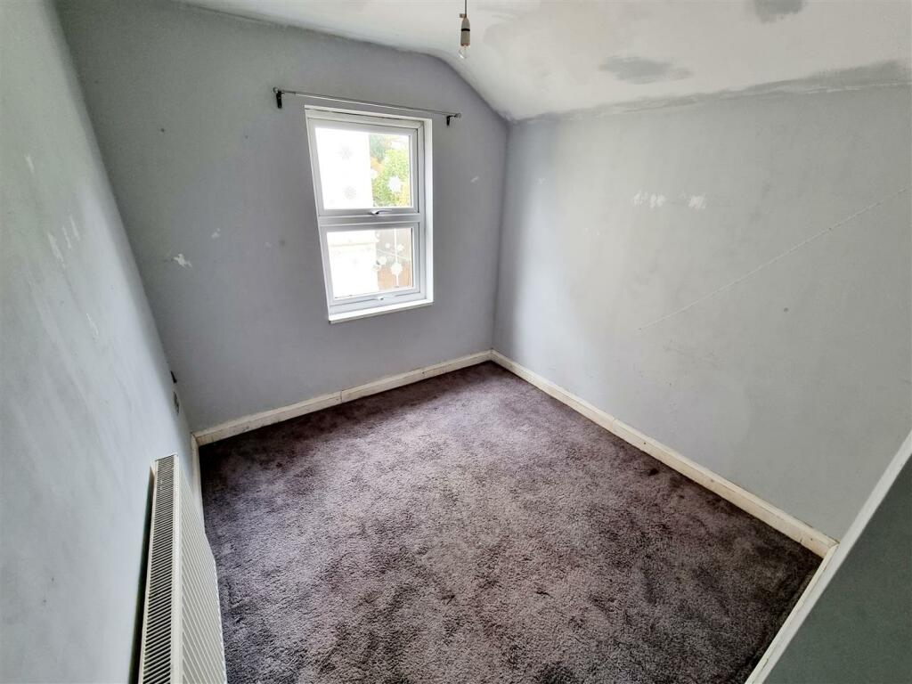 Bed 2.jpg