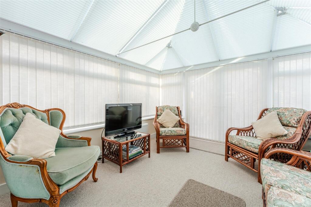1A Elm Close Yatton BS49 4EL 9.jpg