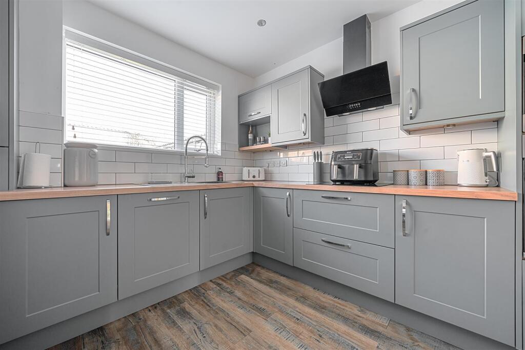 KITCHEN / DINER