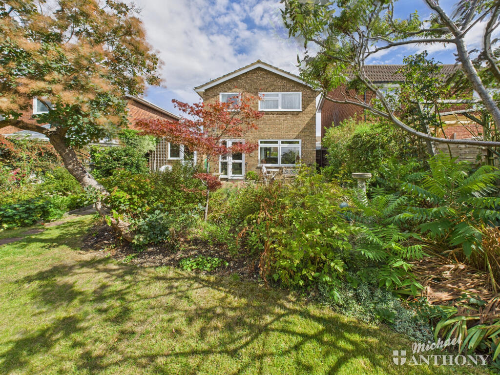 CAM03852G0-PR0407-STILL012