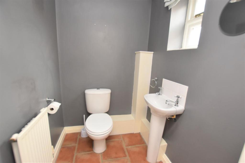 Cloakroom WC.jpg