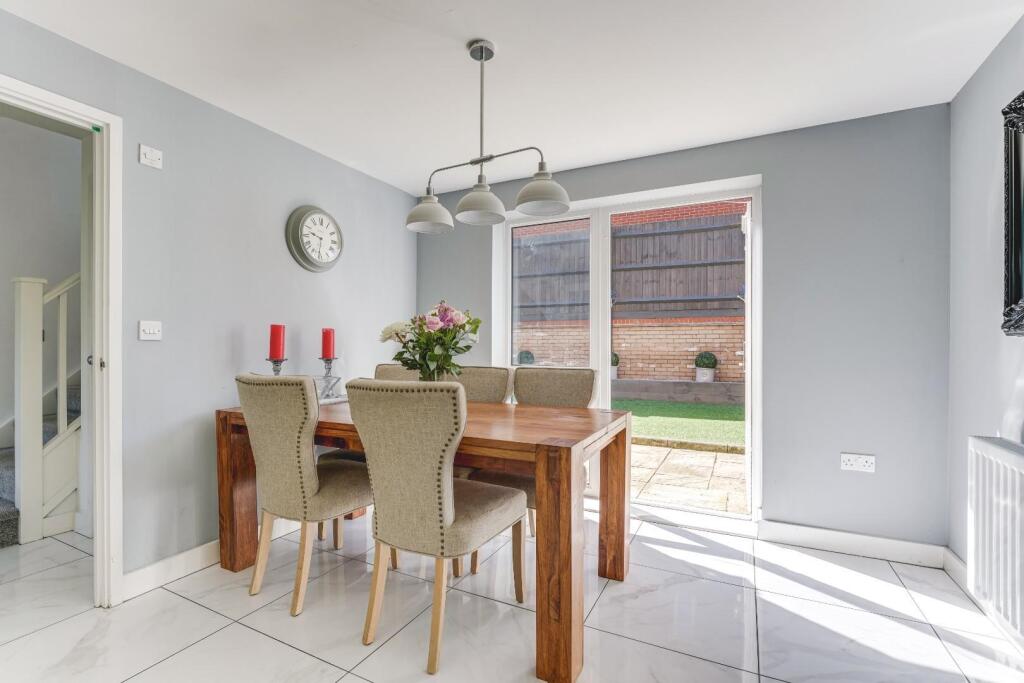 15 Binyon Way-15.jpg
