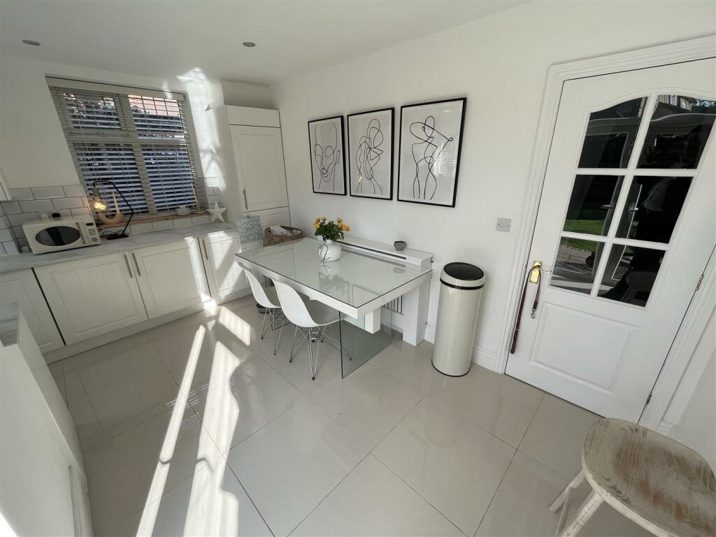Kitchen Aspect 2.jpg