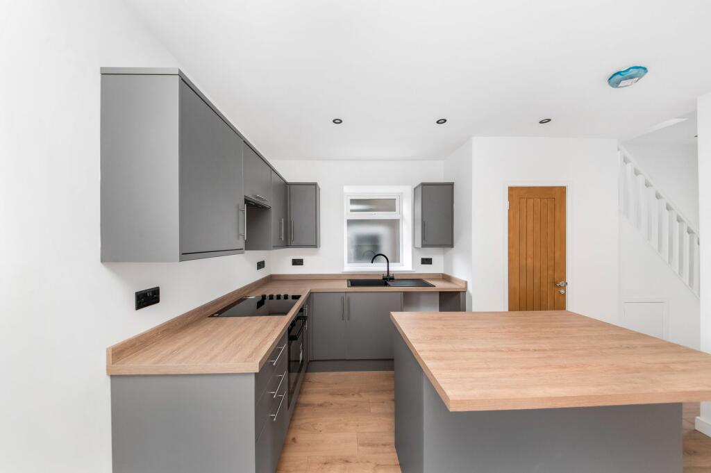 OPEN-PLAN DINING KITCHEN