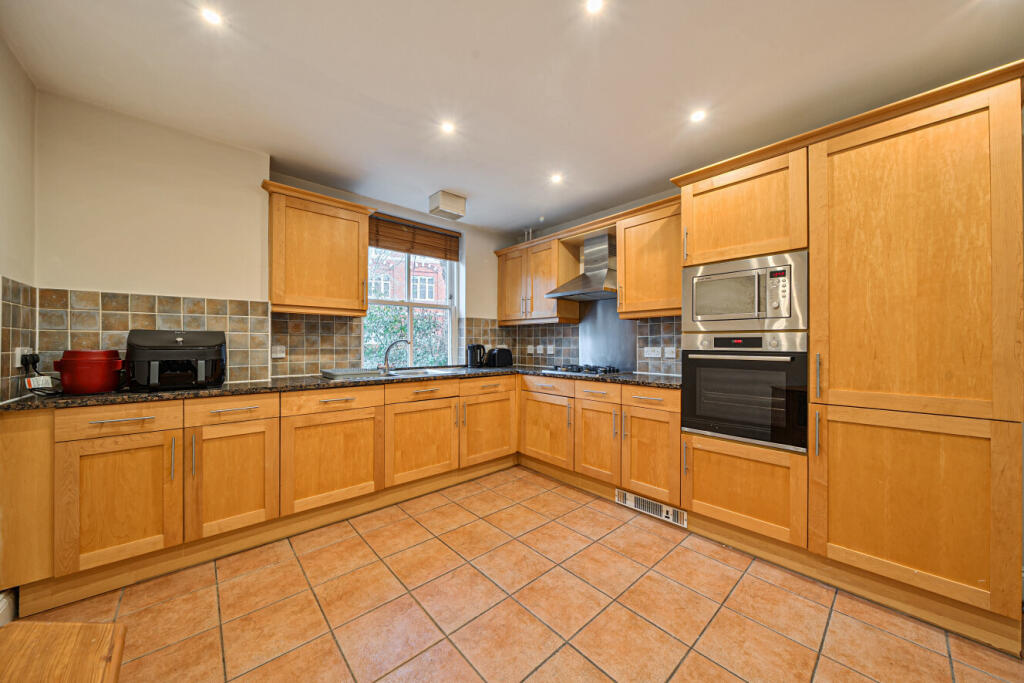 1393608-42-6942b4...