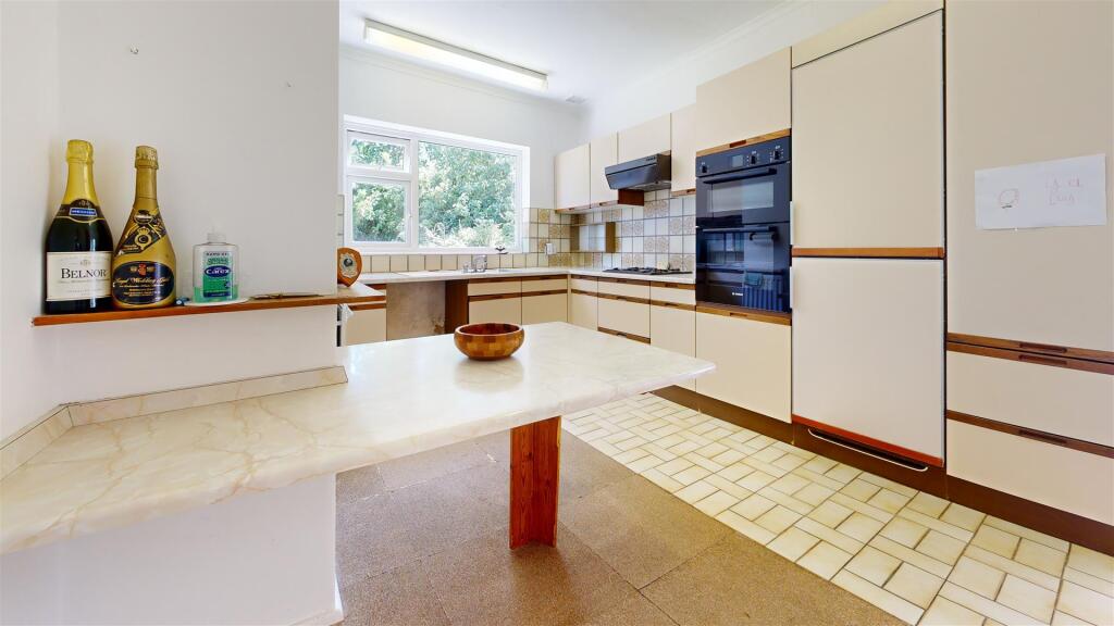 Kitchen (23).jpg