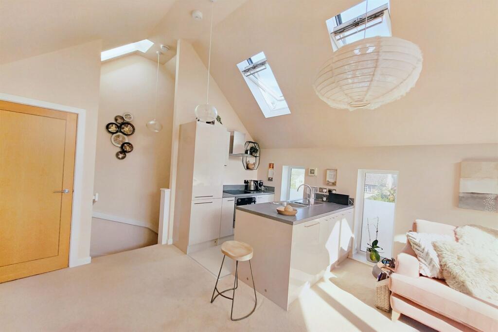 Kitchen/Dining Area