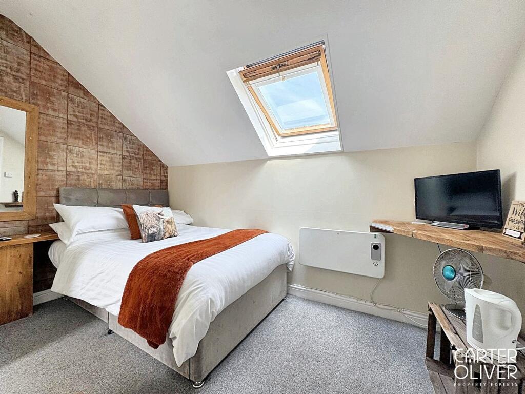BEDROOM 4