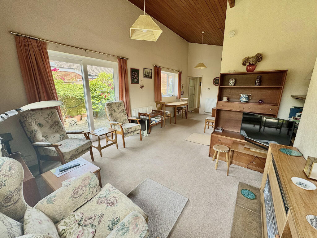 Lounge / Dining Room