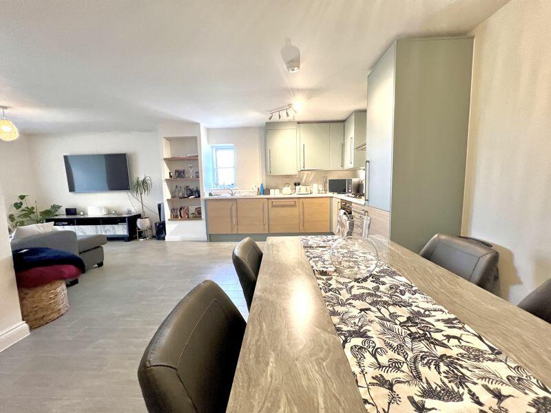 Kitchen/Dining