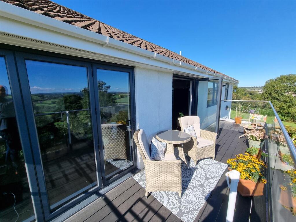 Balcony 1.jpg