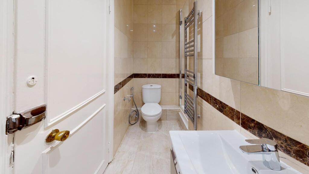 Princes-Court-Brompton-Road-Knightsbridge-SW3-Bath