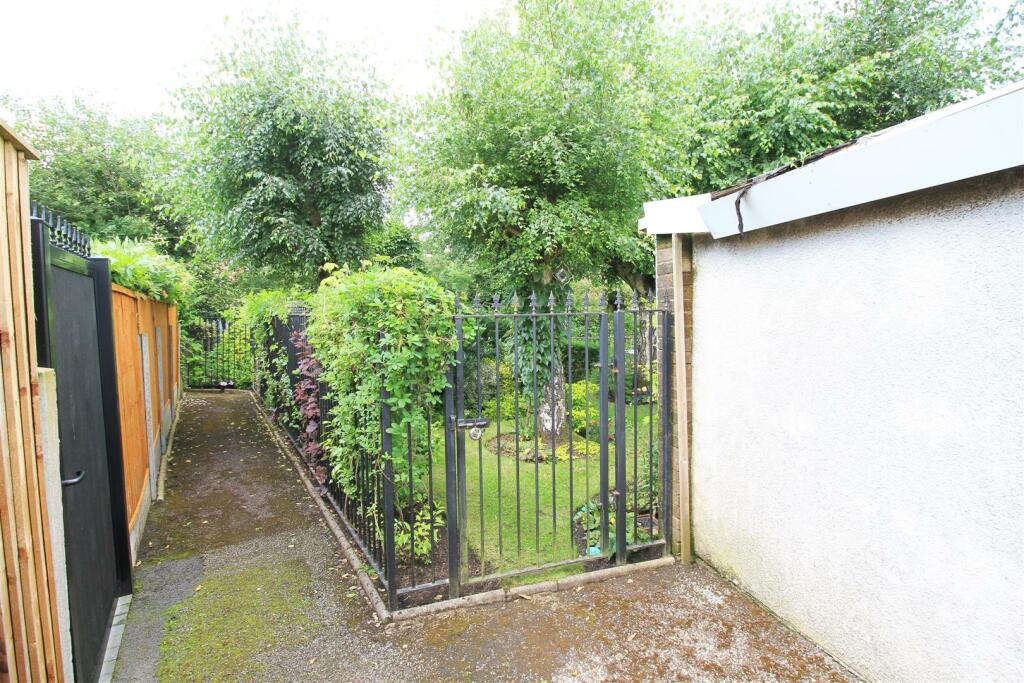 Access to garden.jpg