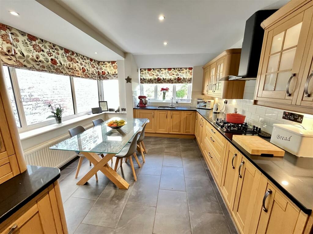 Kitchen &amp; Dining Room