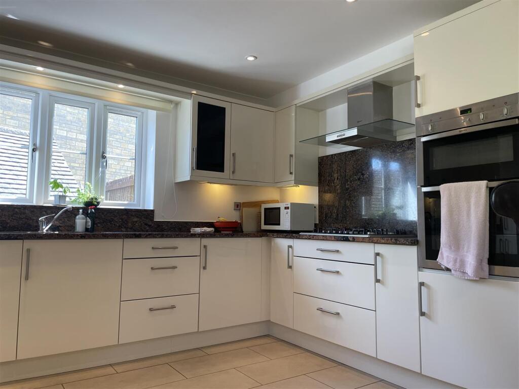 Kitchen 1.jpeg