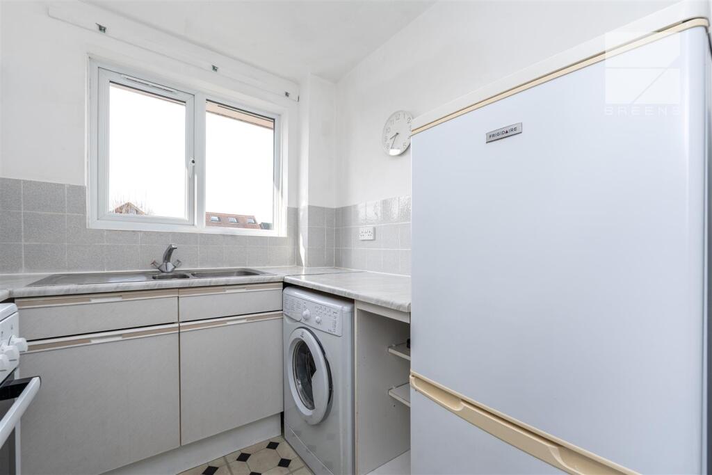 Flat 9, 116 Burnham Road_0008.jpg