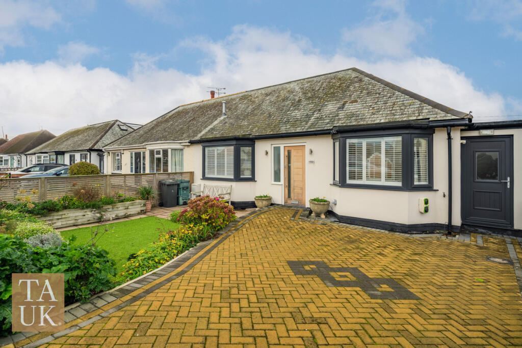 Penrhyn Avenue, Rhos on Sea, LL28