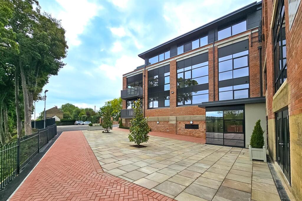 Milthorp Apts Externals-081017.jpg