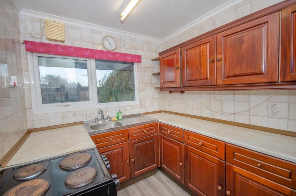 Kitchen pic 2.jpg