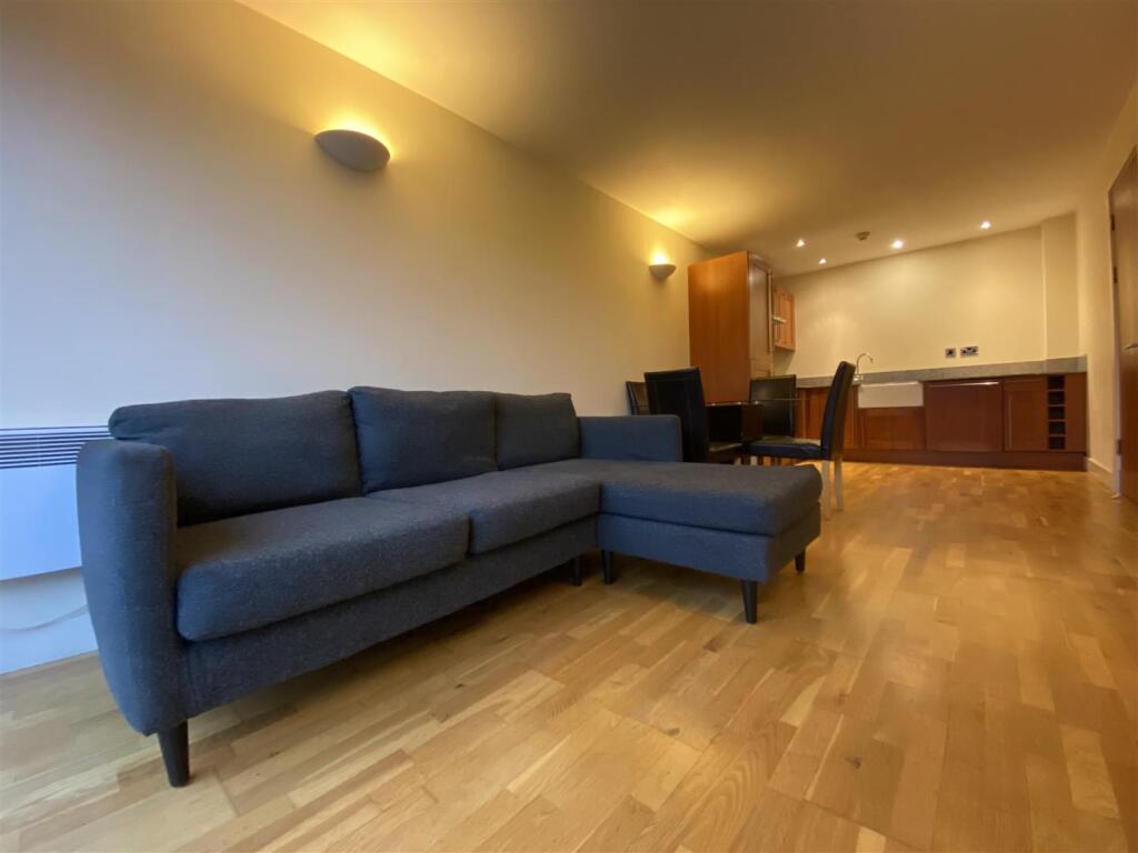 Livingroom (8).jpeg