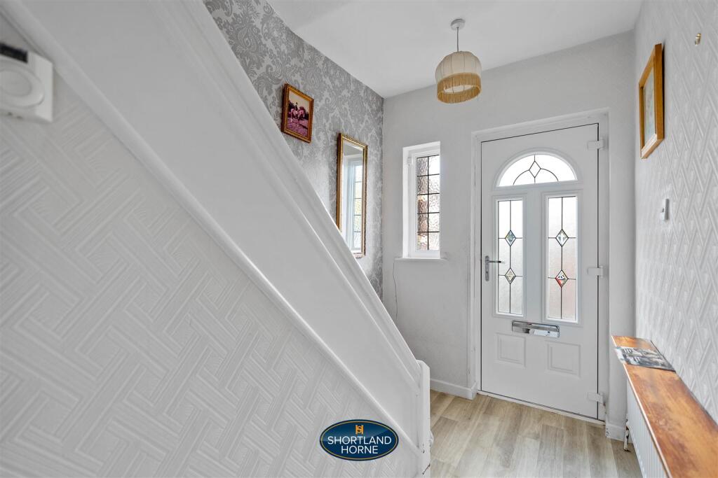 98 Arnold Avenue (18 of 21).jpg