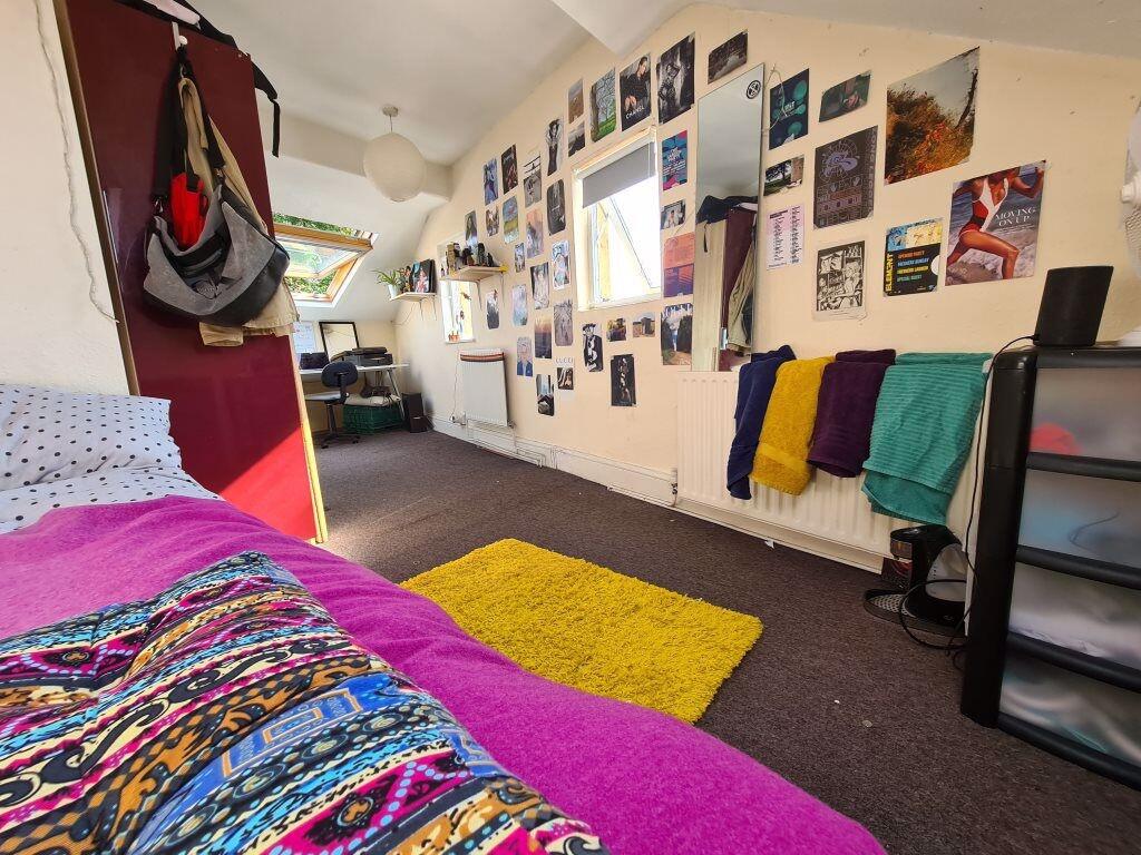 A well-maintained and tidy single toilet room w...