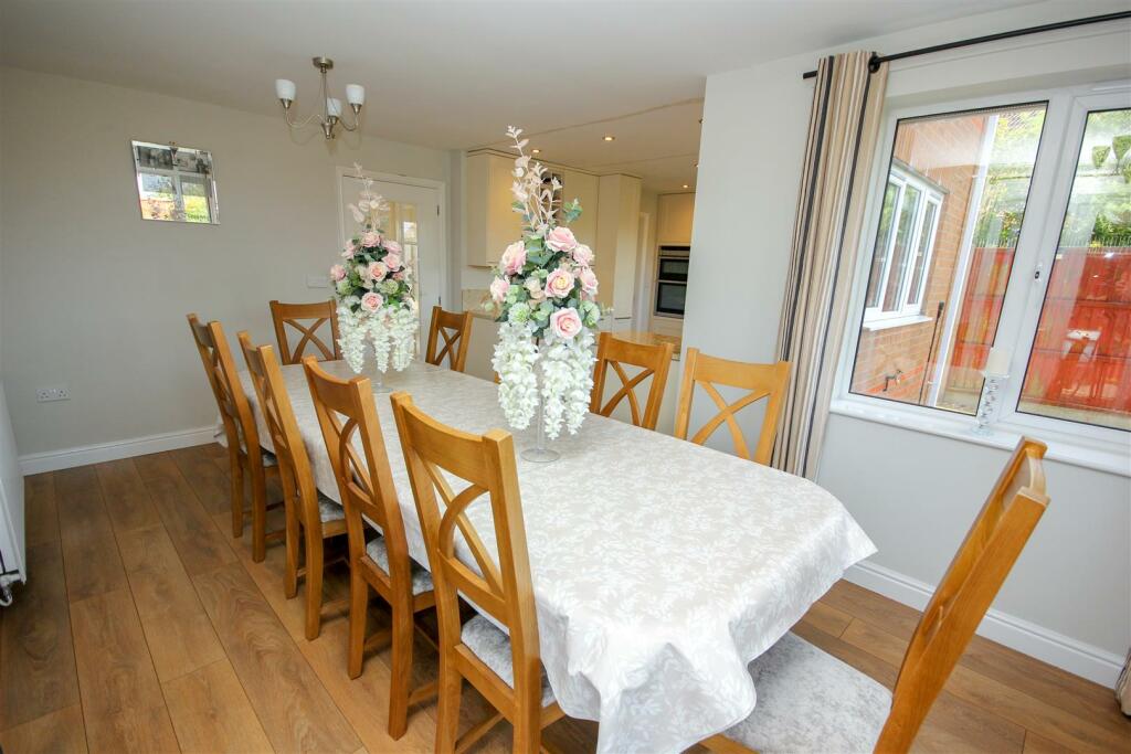 Dining Area.jpg