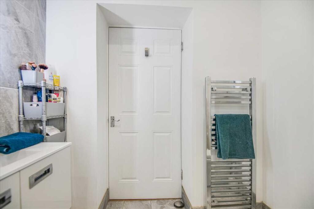 En-Suite (2)