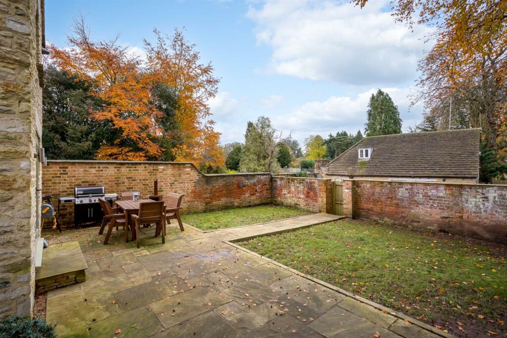 22 - 23 Querns Lane - GL7 1RL - Web.jpg